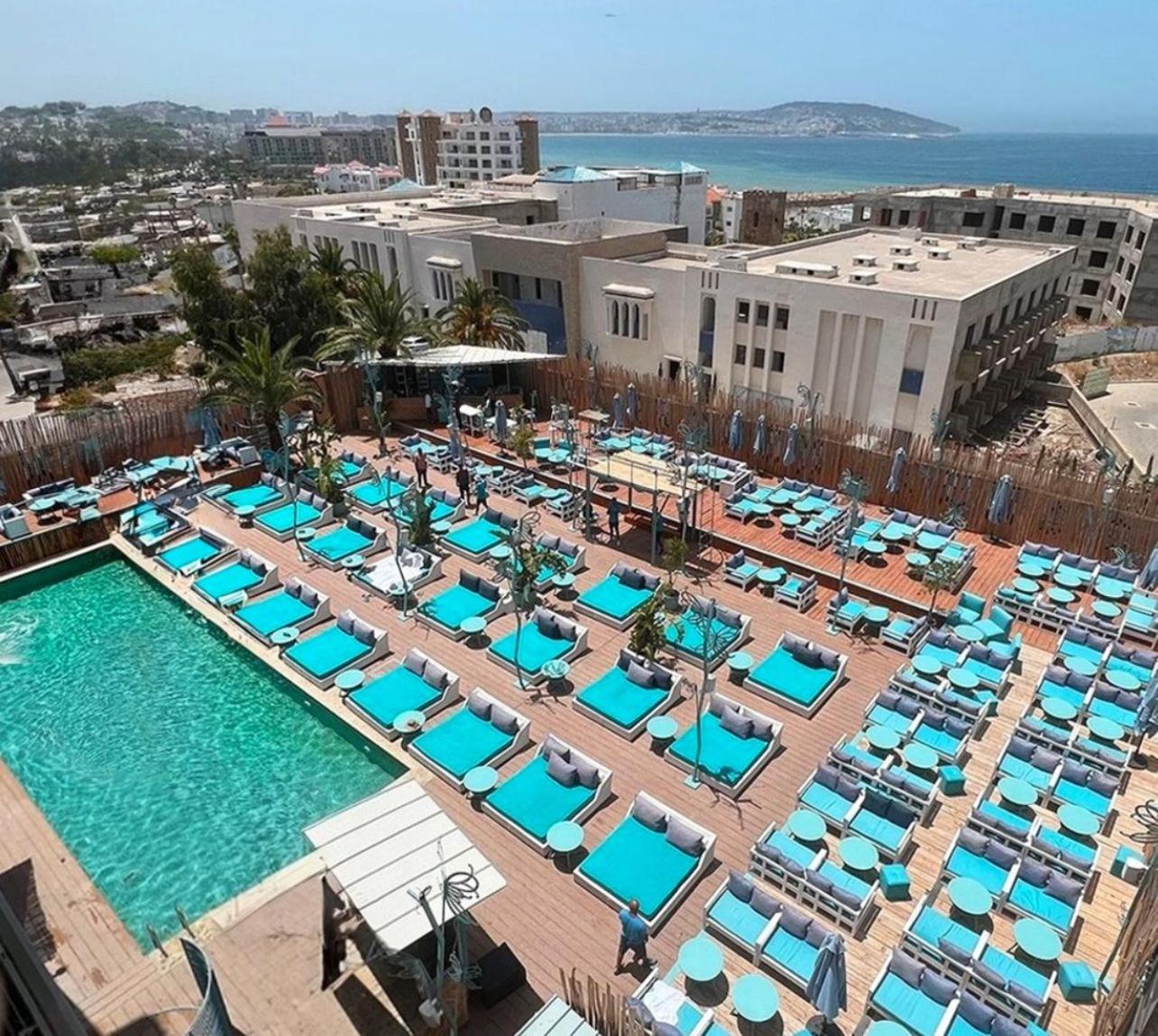 Mandarin Palace Hotel & Spa 丹吉尔 外观 照片 The pool at the W Hotel