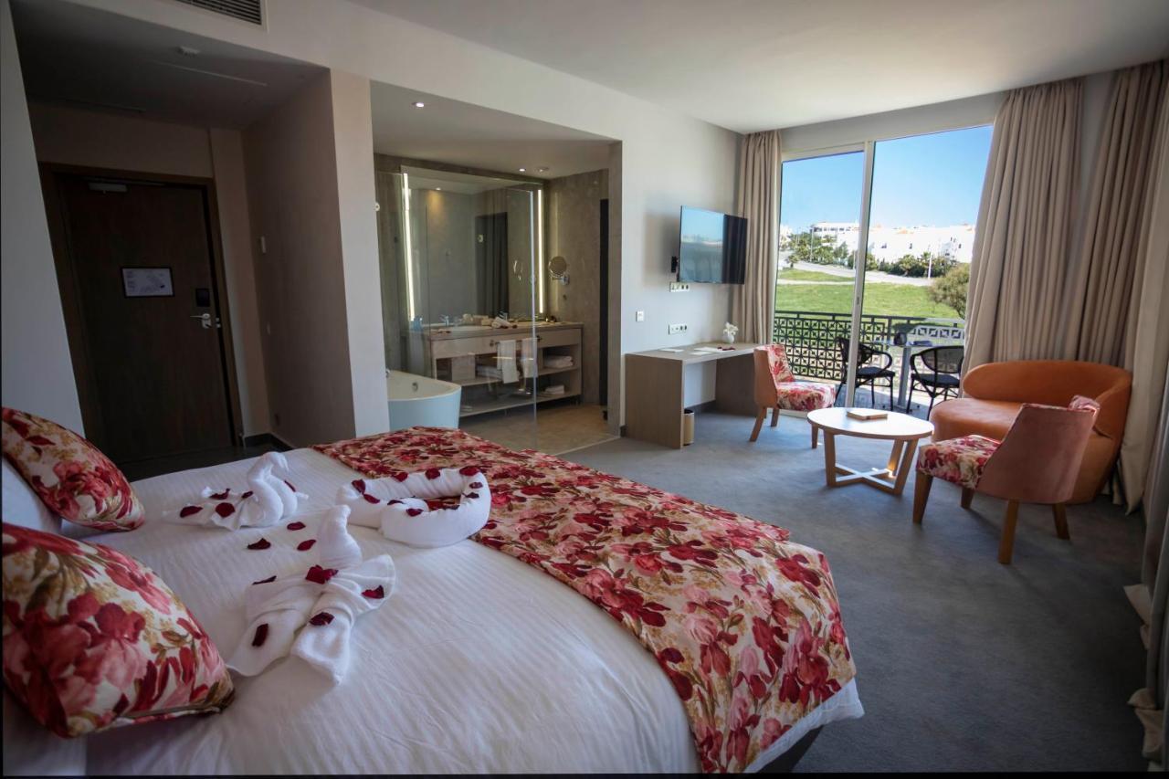 Mandarin Palace Hotel & Spa 丹吉尔 外观 照片 A room at the hotel