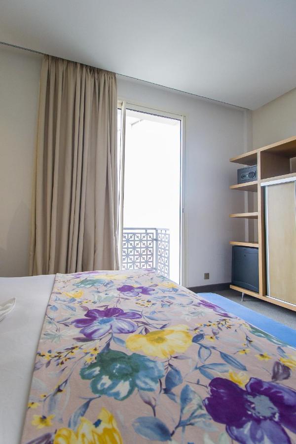 Mandarin Palace Hotel & Spa 丹吉尔 外观 照片 A bedroom in a student residence hall