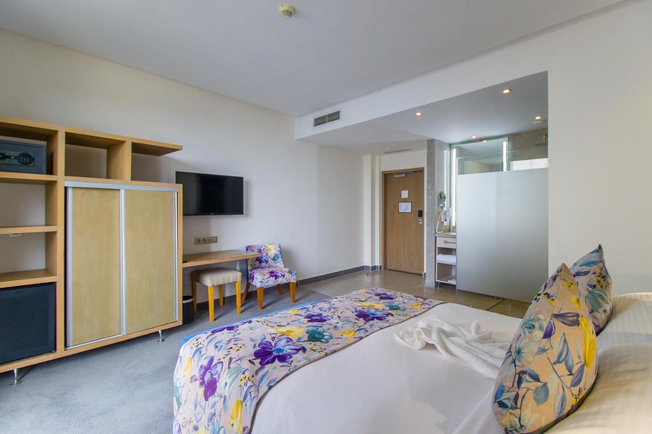 Mandarin Palace Hotel & Spa 丹吉尔 外观 照片 A room at the hotel