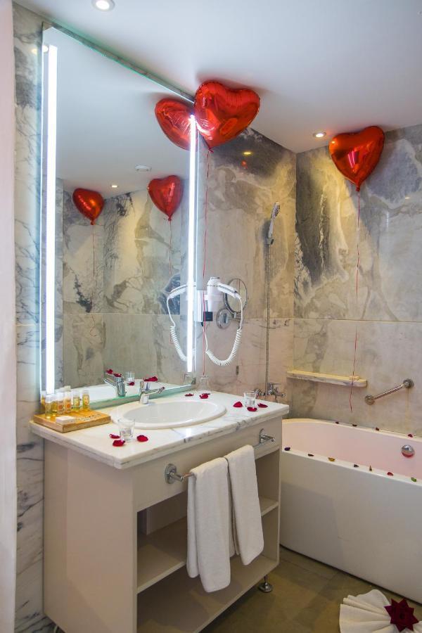 Mandarin Palace Hotel & Spa 丹吉尔 外观 照片 Bathroom