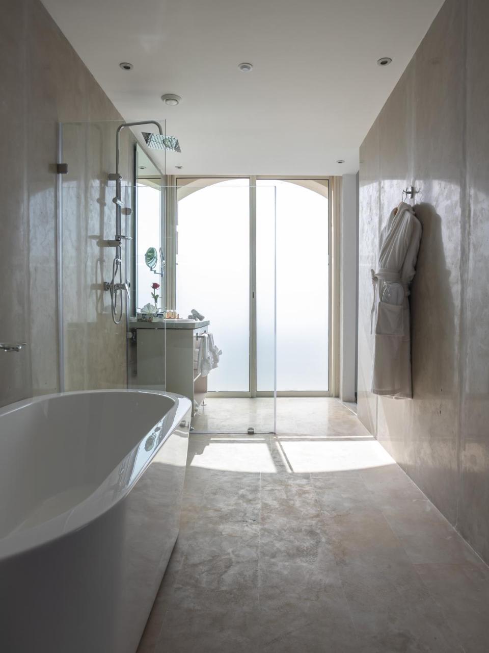 Mandarin Palace Hotel & Spa 丹吉尔 外观 照片 A modern bathroom